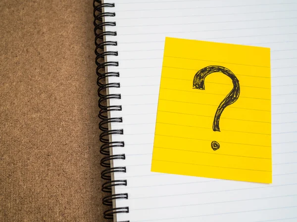 Question mark symbol on sticky note paper — Stock Photo, Image