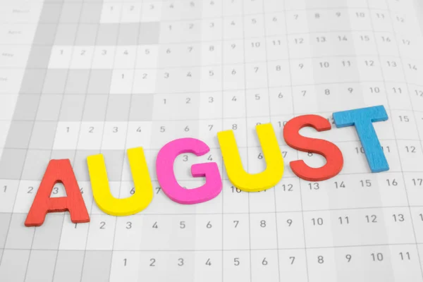 Αύγουστος - μήνα σε χαρτί ημερολογίου — Φωτογραφία Αρχείου