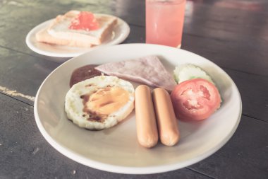 Kahvaltı tabağı vintgae tonda tarih seçici odak