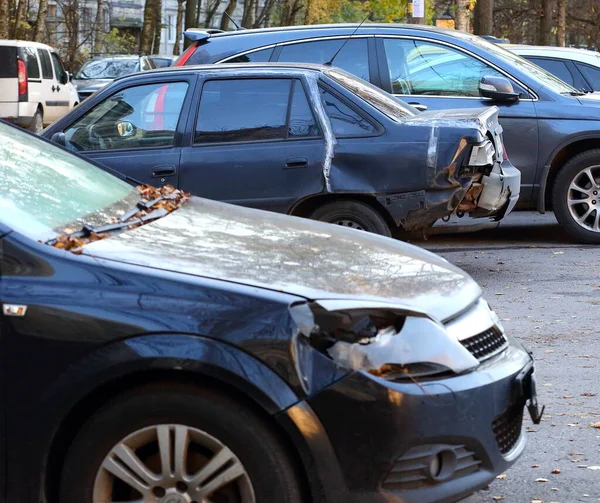 Kaputte Autos Auf Dem Parkplatz — Stockfoto