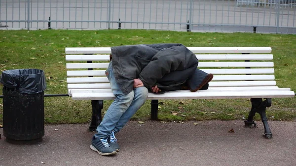 Sleeping Bench Homeless Nevsky Prospekt Saint Peterburg Russia December 2020 — Stock Photo, Image