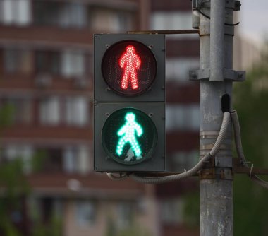Tamire ihtiyacı olan hatalı sokak lambası