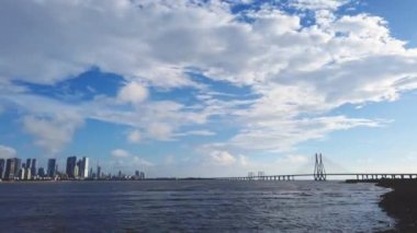 Mumbai, Maharashtra / Hindistan 08 02 02 2020 4K Mumbai şehri görüntüsü Bandra Worli Denizi bağlantısı bilinen adıyla Rajiv Gandhi Deniz Bağlantısı