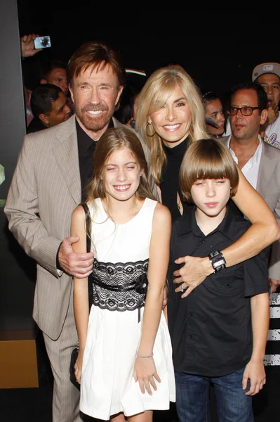 Chuck Norris ile aile — Stok fotoğraf