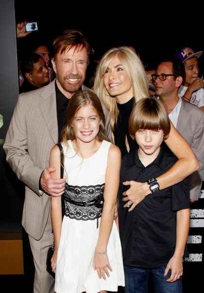 Chuck Norris con la familia — Foto de Stock