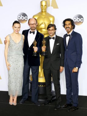 Dev Patel ve Daisy Ridley