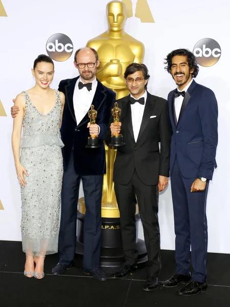 Dev Patel ve Daisy Ridley — Stok fotoğraf