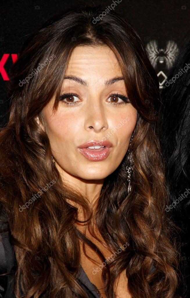 Actress Sarah Shahi — Stock Editorial Photo © PopularImages #103039914