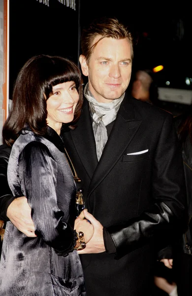 Ewan McGregor y su esposa Eve Mavrakis — Foto de Stock