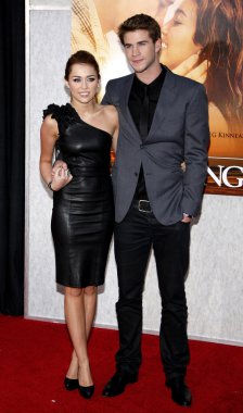 miley cyrus ve liam hemsworth