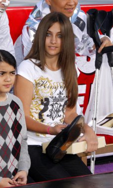 Şarkıcı Paris Jackson