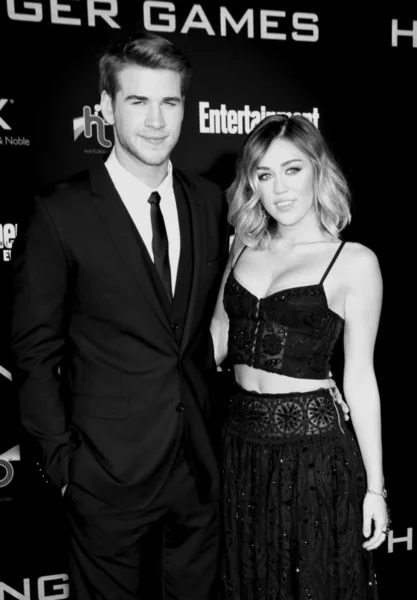 Miley cyrus ve liam hemsworth — Stok fotoğraf