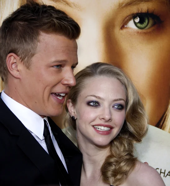 Amanda Seyfried e Chris Egan — Fotografia de Stock