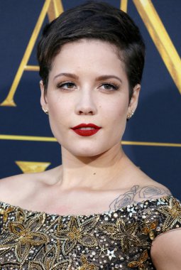 singer and songwriter Halsey clipart