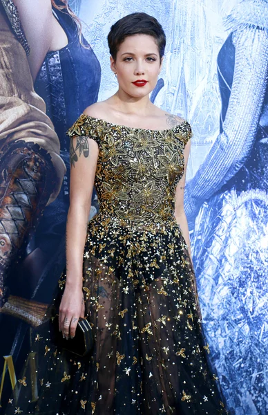 Singer-songwriter Halsey – Stock Editorial Photo © PopularImages #141089412