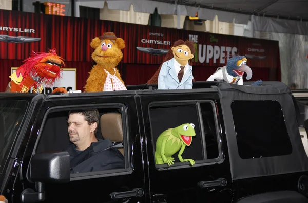 Las muñecas Muppets en coche — Foto de Stock