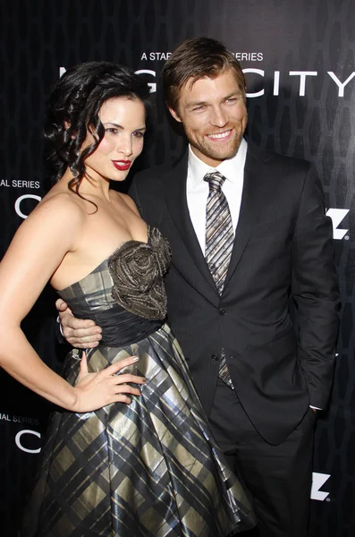 Liam McIntyre e Katrina Law — Fotografia de Stock