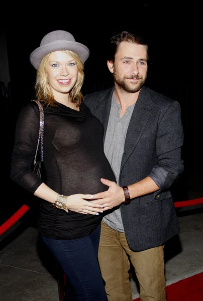 Mary Elizabeth Ellis, Charlie Day — Stock Photo, Image