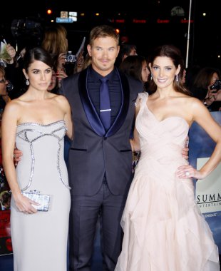Kellan Lutz and Ashley Greene