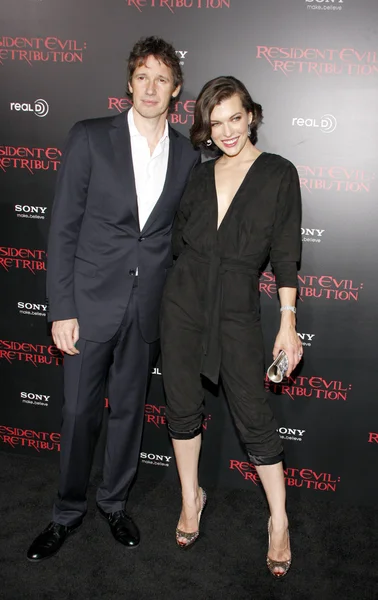 Milla Jovovich Und Paul Anderson Redaktionelles Stockfoto C Popularimages 108019364