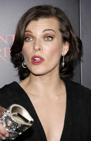 Actriz y modelo Milla Jovovich — Foto de Stock