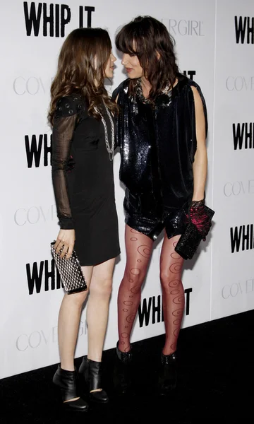 Ellen Page and Juliette Lewis — Stock Photo, Image