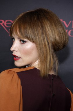 oyuncu ve model Sienna Guillory