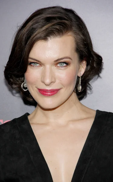 Actriz y modelo Milla Jovovich — Foto de Stock