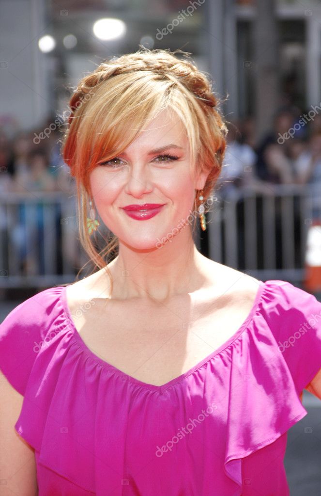 Images of sara rue