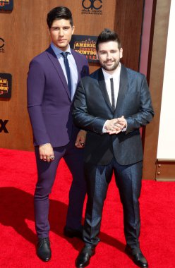 Dan Smyers ve Shay Mooney