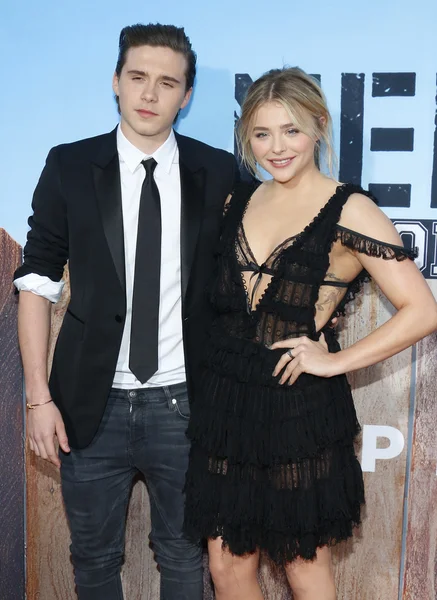 Chloe Grace Moretz and Brooklyn Beckham — Stock Photo, Image