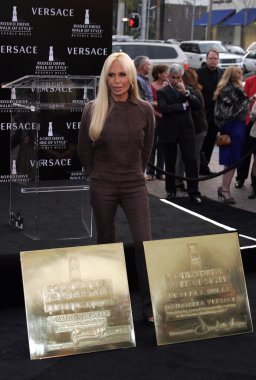 Tasarımcısı Donatella Versace