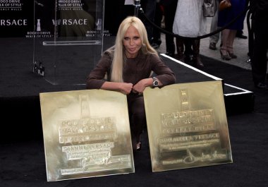 Tasarımcısı Donatella Versace