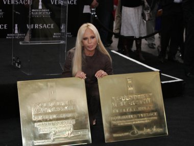Tasarımcısı Donatella Versace
