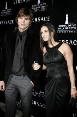 Ashton kutcher ve demi moore