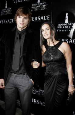 Ashton kutcher ve demi moore