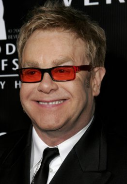 Sör Elton John. 