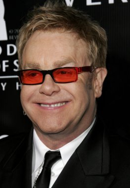 Sör Elton John. 