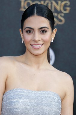 oyuncu ve model Emeraude Toubia