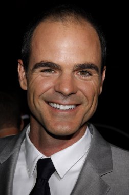 aktör Michael Kelly