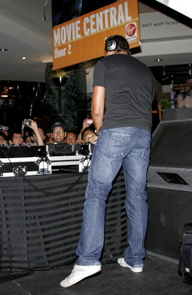 DJ Tiesto spelar set — Stockfoto