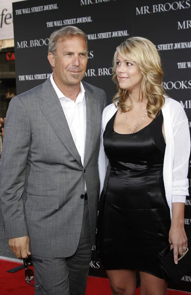 Kevin Costner and wife Christine Baumgartner — Stock Photo, Image