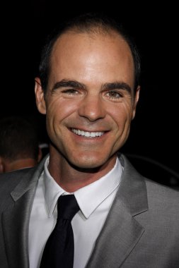 aktör Michael Kelly