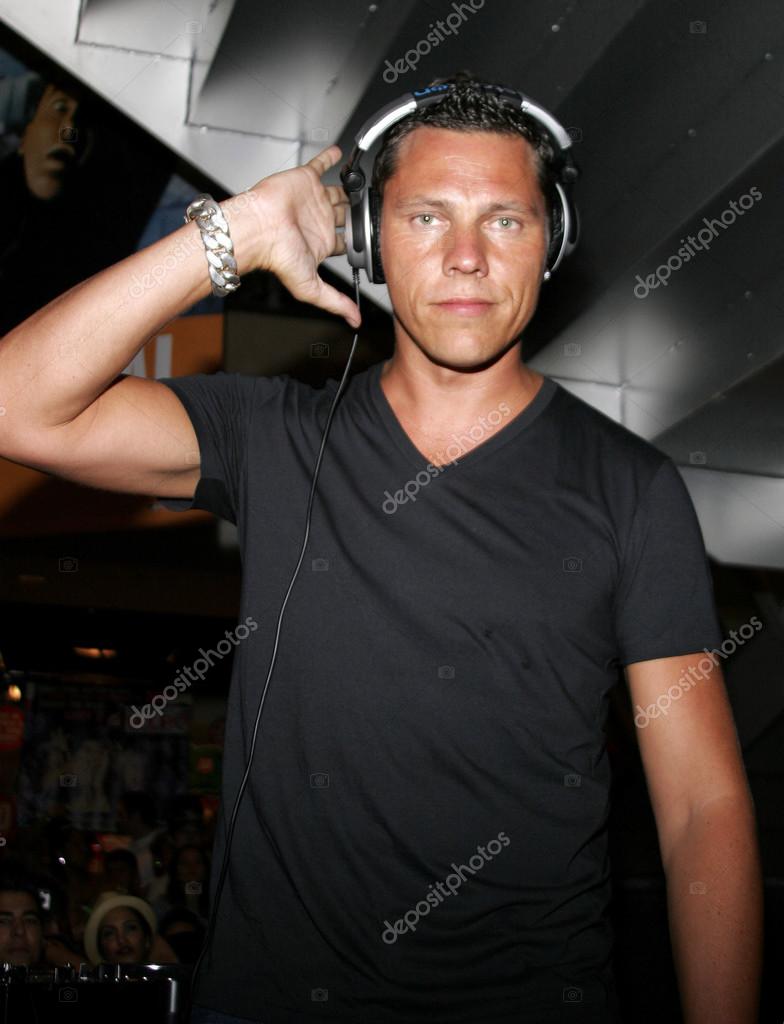 DJ Tiesto toca set — Foto editorial de stock © PopularImages 114381726