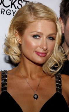 Sosyetenin renkli siması Paris Hilton