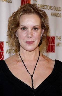 aktris Elizabeth Perkins