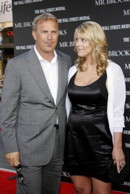 Kevin Costner, Christine Baumgartner 