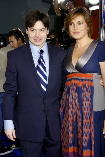 Mike Myers, Mariska Hargitay — Fotografia de Stock