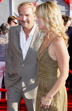 Kevin costner ve christine baumgartner