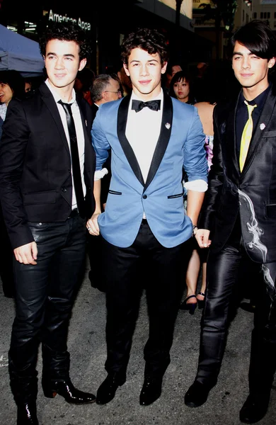 Kevin Jonas, Joe Jonas, Nick Jonas — Photo